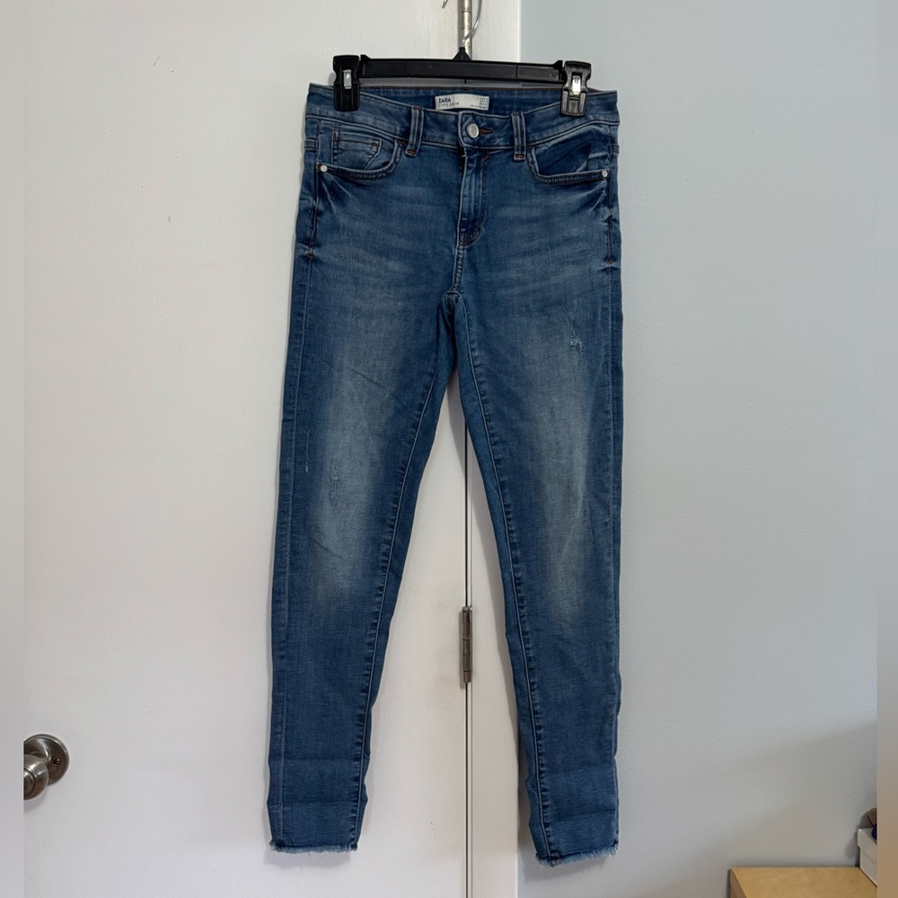 Zara denim. Women’s blue skinny jean. Size 6